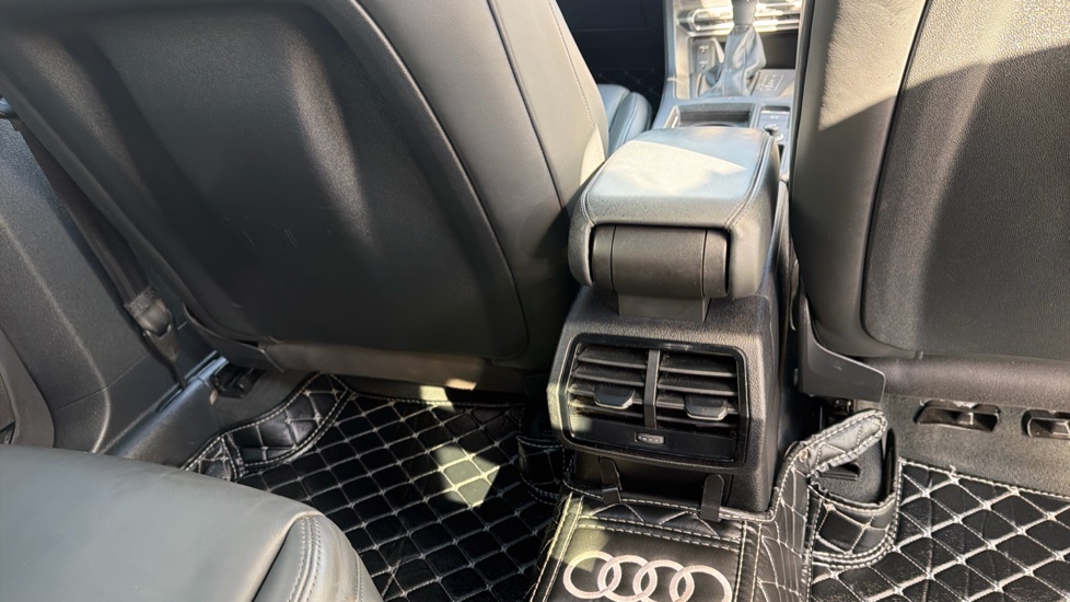 Audi RS Q3 TFSI Quattro Audi Sport Edition 5dr S Tronic Petrol Estate - Image 23