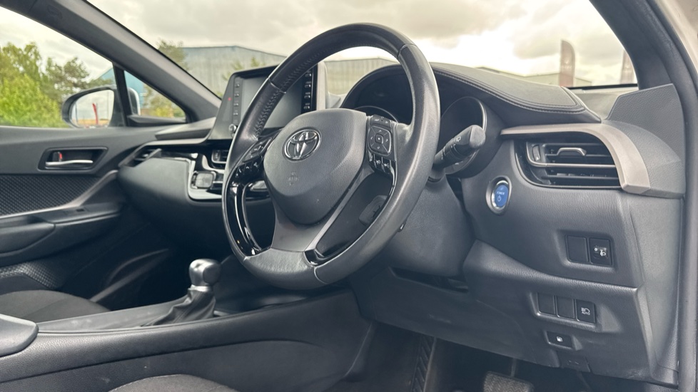 Toyota C-HR 1.8 Hybrid Icon 5dr CVT Hybrid Hatchback - Image 11
