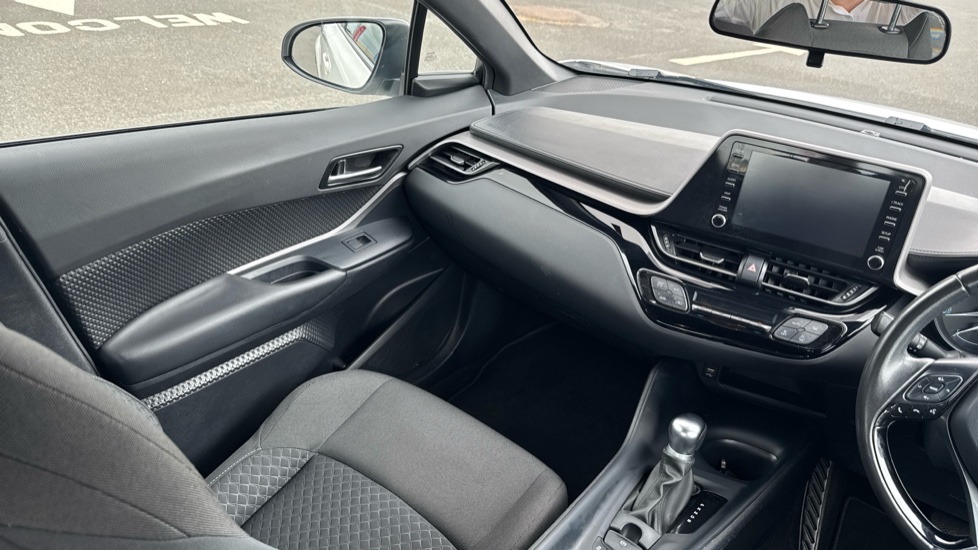 Toyota C-HR 1.8 Hybrid Icon 5dr CVT Hybrid Hatchback - Image 14