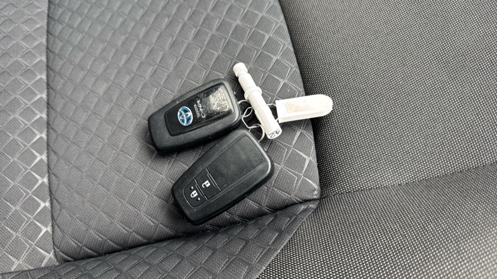Toyota C-HR 1.8 Hybrid Icon 5dr CVT Hybrid Hatchback - Image 20