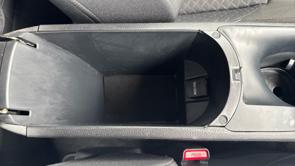 Toyota C-HR 1.8 Hybrid Icon 5dr CVT Hybrid Hatchback - Image 37