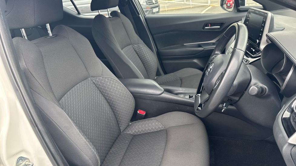 Toyota C-HR 1.8 Hybrid Icon 5dr CVT Hybrid Hatchback - Image 40