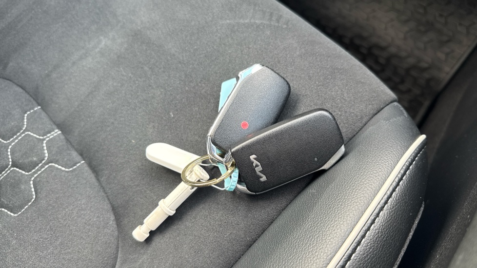 Kia Sportage 1.6T GDi PHEV GT-Line 5dr Auto AWD Estate - Image 20