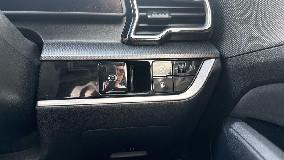 Kia Sportage 1.6T GDi PHEV GT-Line 5dr Auto AWD Estate - Image 47