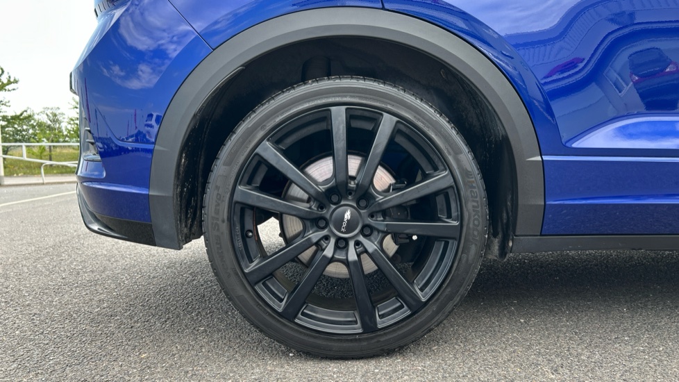Volkswagen T-Roc 2.0 TSI 4MOTION R 5dr DSG Petrol Hatchback - Image 7