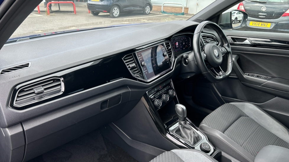 Volkswagen T-Roc 2.0 TSI 4MOTION R 5dr DSG Petrol Hatchback - Image 9