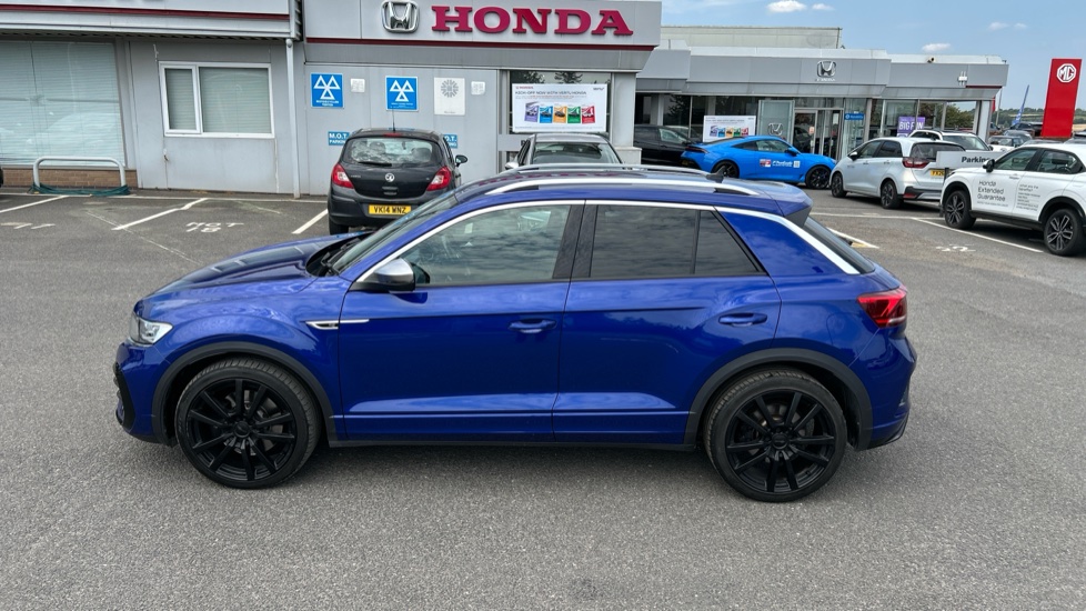Volkswagen T-Roc 2.0 TSI 4MOTION R 5dr DSG Petrol Hatchback - Image 24
