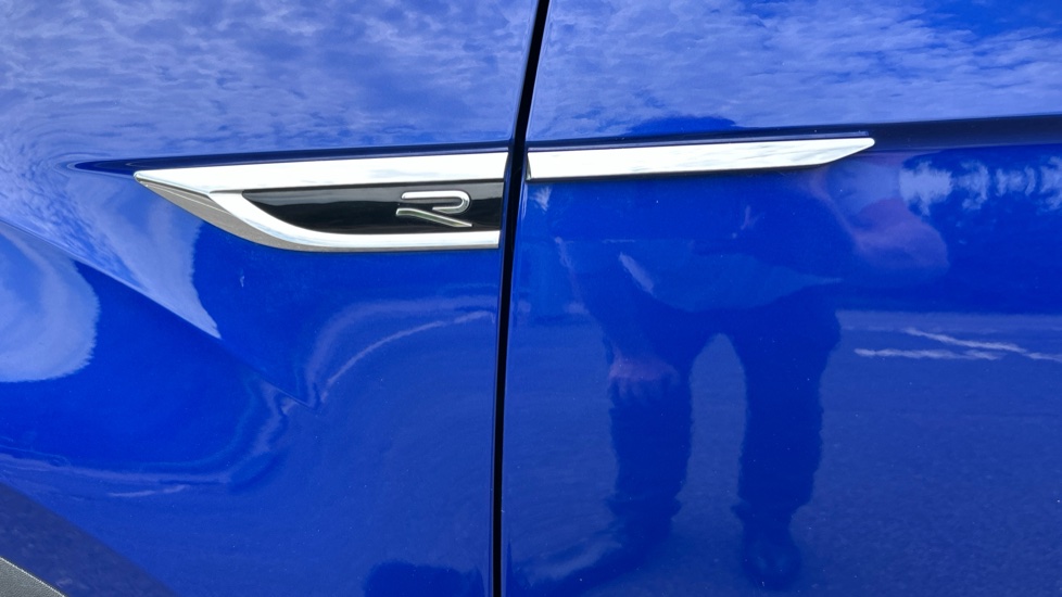 Volkswagen T-Roc 2.0 TSI 4MOTION R 5dr DSG Petrol Hatchback - Image 25