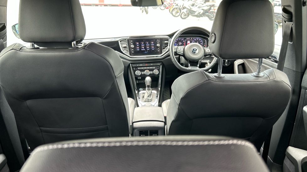 Volkswagen T-Roc 2.0 TSI 4MOTION R 5dr DSG Petrol Hatchback - Image 32
