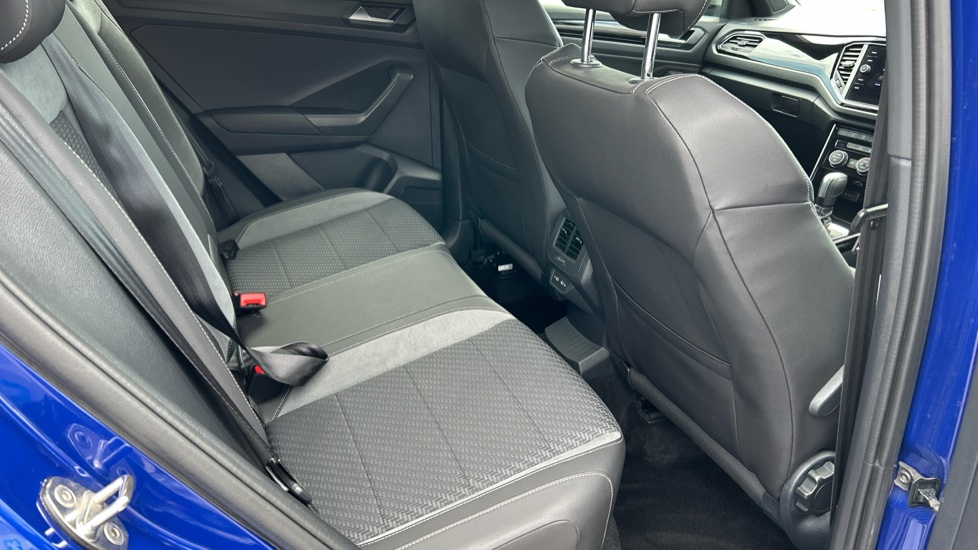 Volkswagen T-Roc 2.0 TSI 4MOTION R 5dr DSG Petrol Hatchback - Image 33