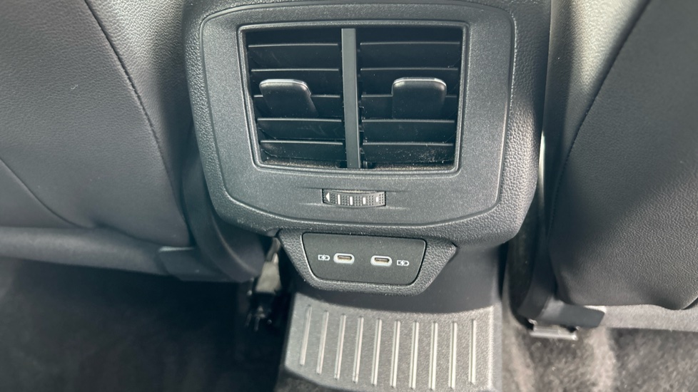 Volkswagen T-Roc 2.0 TSI 4MOTION R 5dr DSG Petrol Hatchback - Image 34
