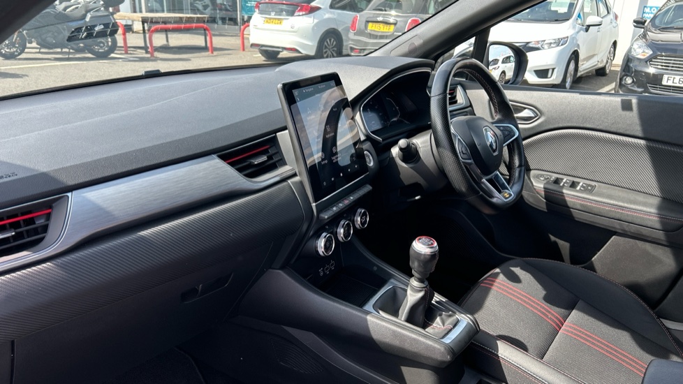 Renault Captur 1.3 Mild hybrid 140 R.S. Line 5dr Petrol Hatchback - Image 9