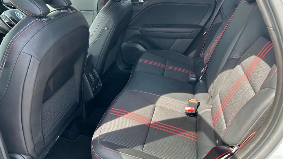 Renault Captur 1.3 Mild hybrid 140 R.S. Line 5dr Petrol Hatchback - Image 16