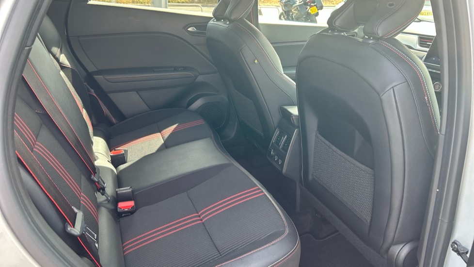 Renault Captur 1.3 Mild hybrid 140 R.S. Line 5dr Petrol Hatchback - Image 33