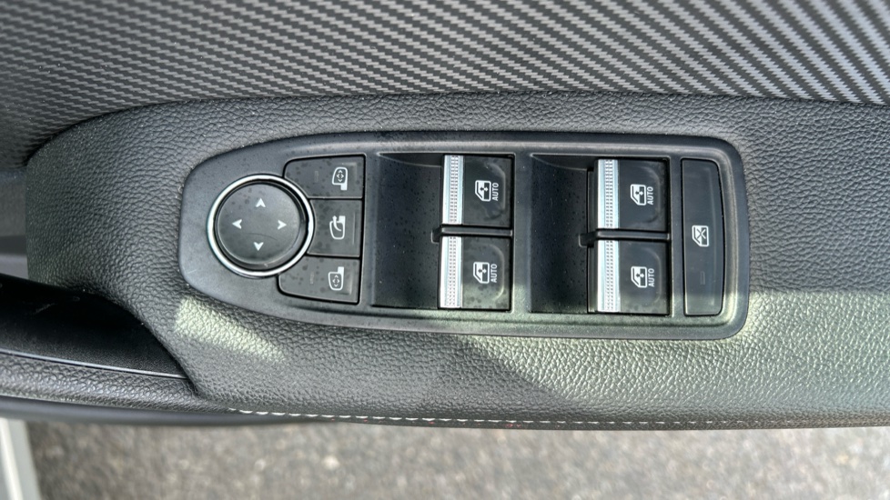 Renault Captur 1.3 Mild hybrid 140 R.S. Line 5dr Petrol Hatchback - Image 36