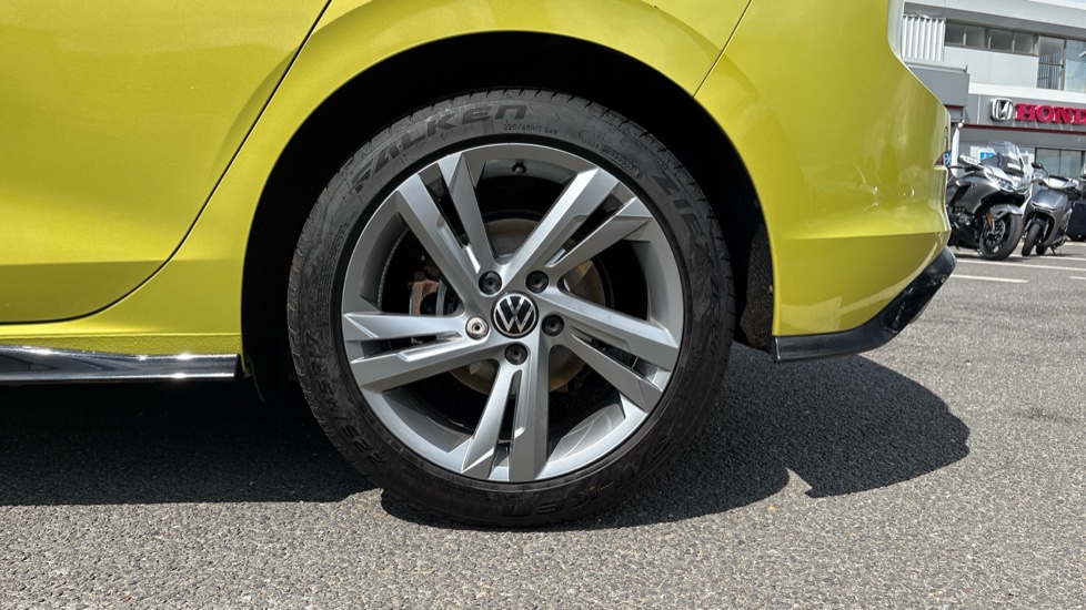 Volkswagen Golf 1.5 eTSI 150 R-Line 5dr DSG Petrol Hatchback - Image 7
