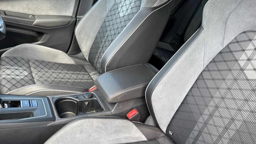 Volkswagen Golf 1.5 eTSI 150 R-Line 5dr DSG Petrol Hatchback - Image 20