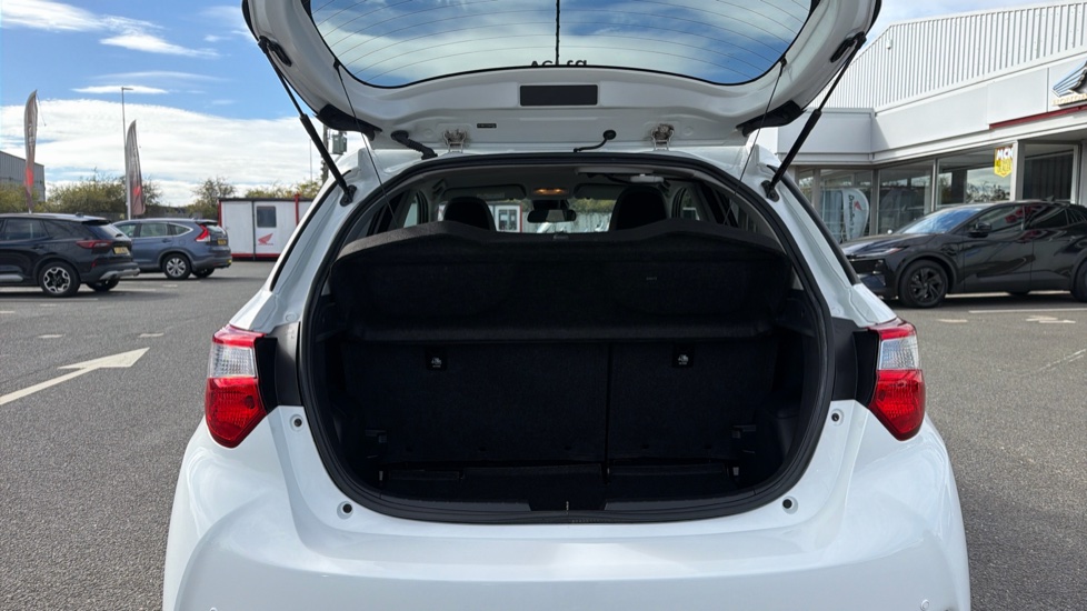 Toyota Yaris 1.5 VVT-i Y20 5dr [Bi-tone] Petrol Hatchback - Image 4