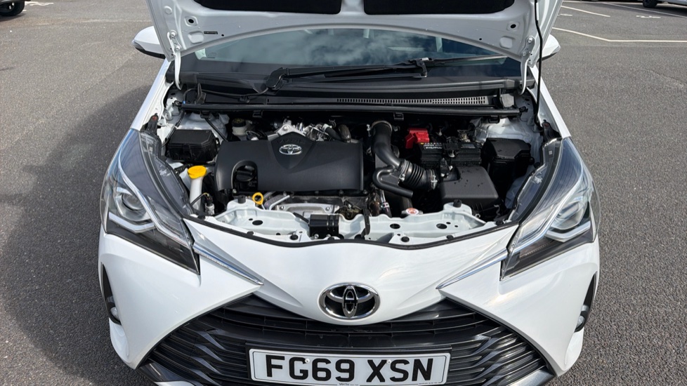 Toyota Yaris 1.5 VVT-i Y20 5dr [Bi-tone] Petrol Hatchback - Image 8