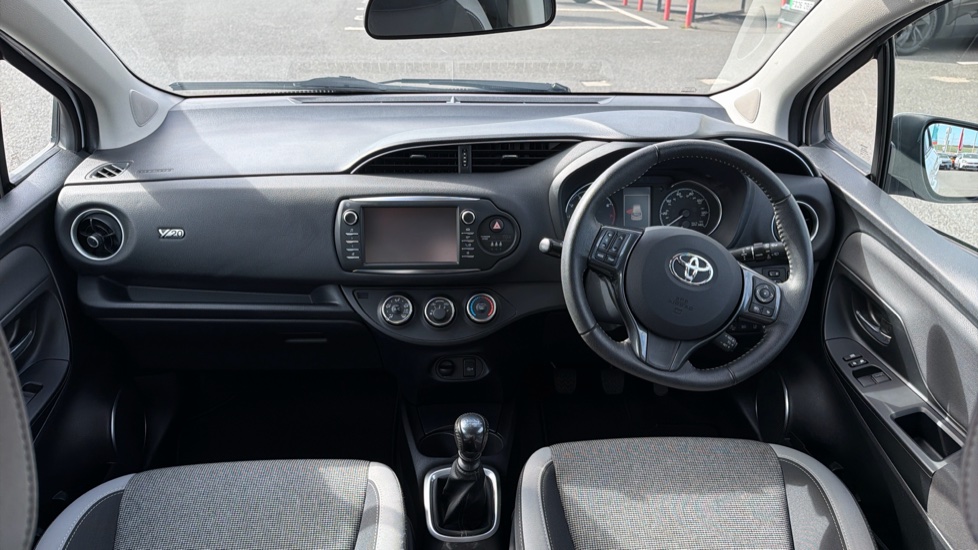 Toyota Yaris 1.5 VVT-i Y20 5dr [Bi-tone] Petrol Hatchback - Image 10