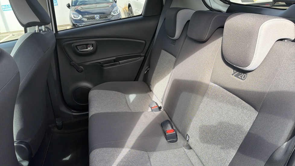 Toyota Yaris 1.5 VVT-i Y20 5dr [Bi-tone] Petrol Hatchback - Image 16