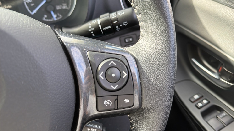 Toyota Yaris 1.5 VVT-i Y20 5dr [Bi-tone] Petrol Hatchback - Image 22