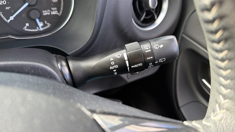 Toyota Yaris 1.5 VVT-i Y20 5dr [Bi-tone] Petrol Hatchback - Image 24