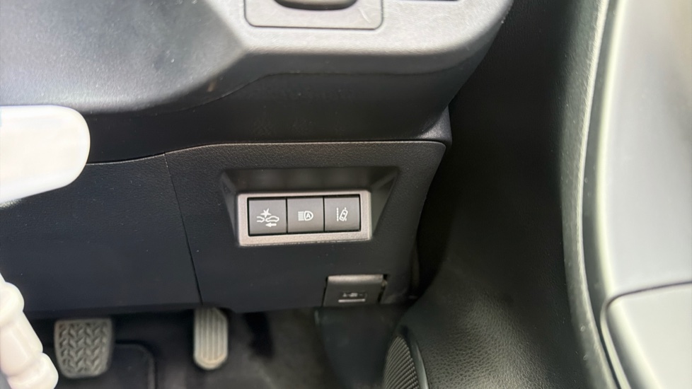 Toyota Yaris 1.5 VVT-i Y20 5dr [Bi-tone] Petrol Hatchback - Image 28