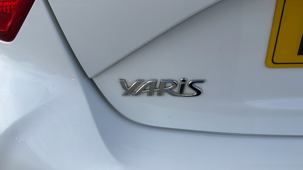 Toyota Yaris 1.5 VVT-i Y20 5dr [Bi-tone] Petrol Hatchback - Image 36