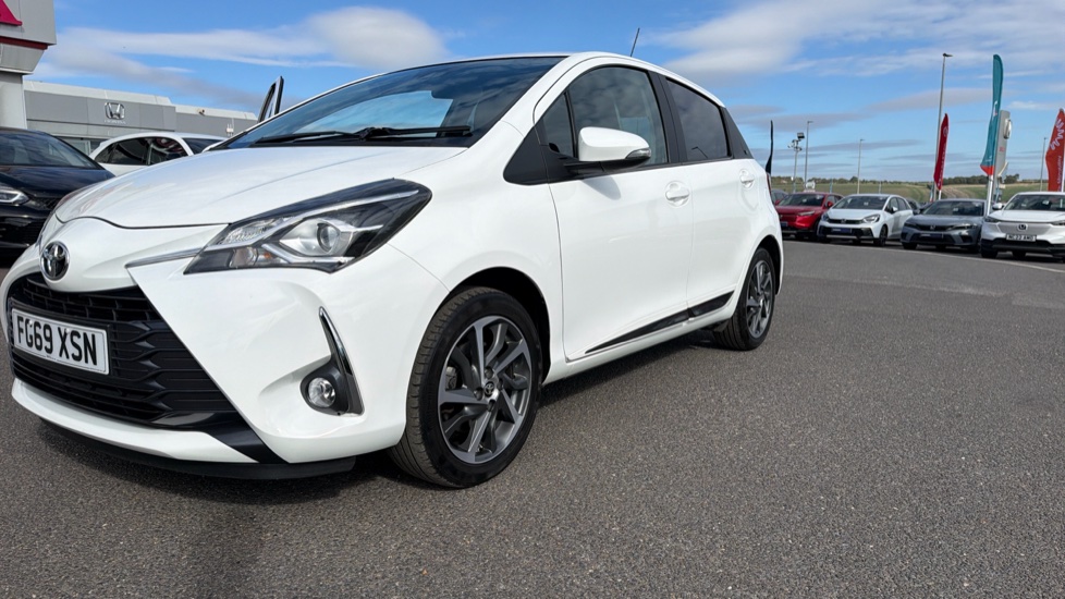 Toyota Yaris 1.5 VVT-i Y20 5dr [Bi-tone] Petrol Hatchback - Image 39