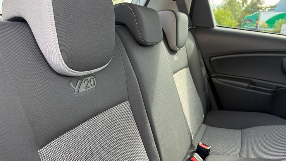 Toyota Yaris 1.5 VVT-i Y20 5dr [Bi-tone] Petrol Hatchback - Image 40