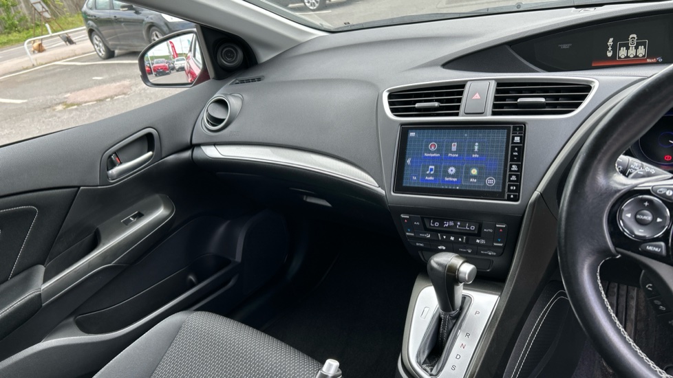 Honda Civic 1.8 i-VTEC SE Plus 5dr Auto [Nav] Petrol Hatchback - Image 14