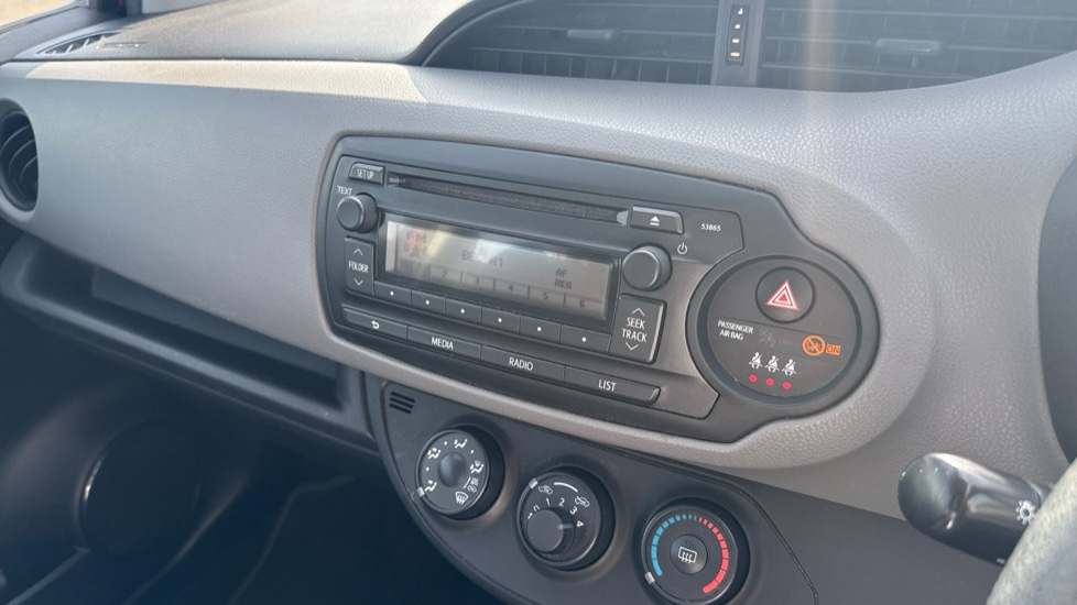 Toyota Yaris 1.0 VVT-i Active 5dr Petrol Hatchback - Image 12