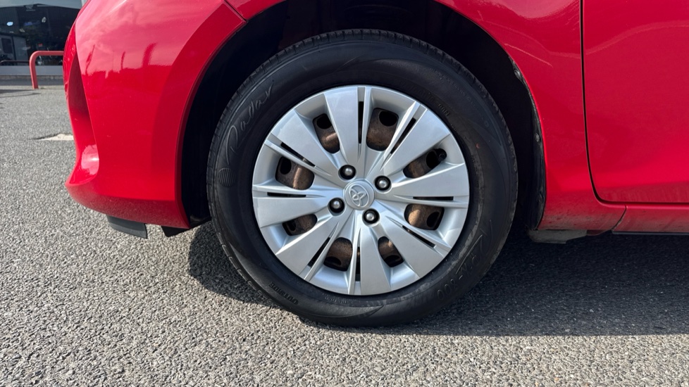 Toyota Yaris 1.0 VVT-i Active 5dr Petrol Hatchback - Image 22