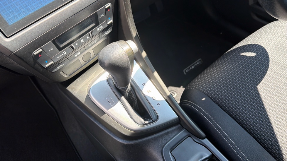 Honda Civic 1.8 i-VTEC SE Plus 5dr Auto [Nav] Petrol Hatchback - Image 13