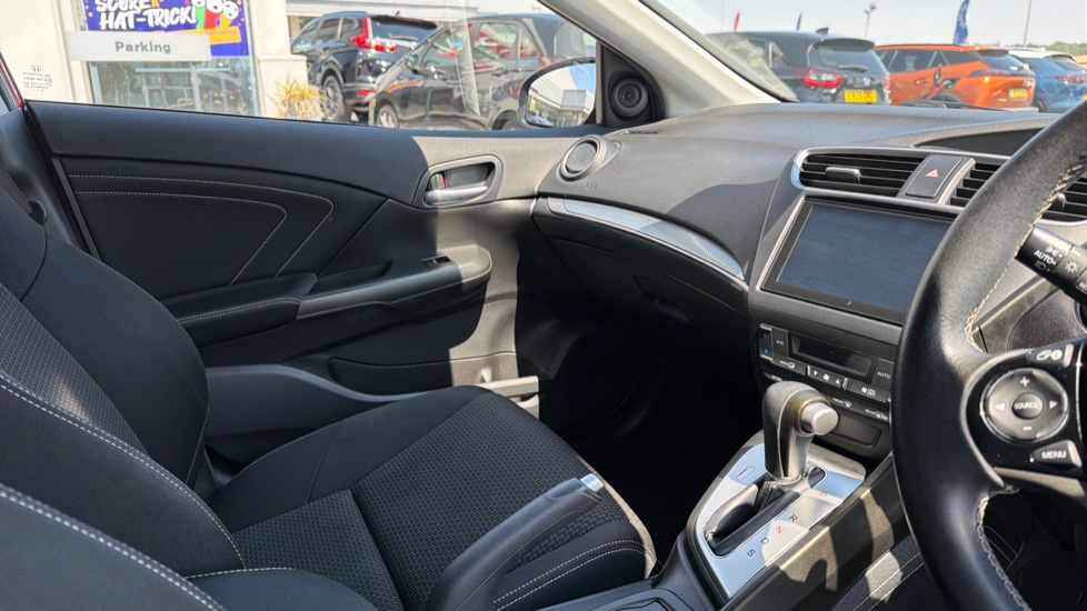 Honda Civic 1.8 i-VTEC SE Plus 5dr Auto [Nav] Petrol Hatchback - Image 14