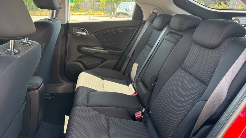 Honda Civic 1.8 i-VTEC SE Plus 5dr Auto [Nav] Petrol Hatchback - Image 16