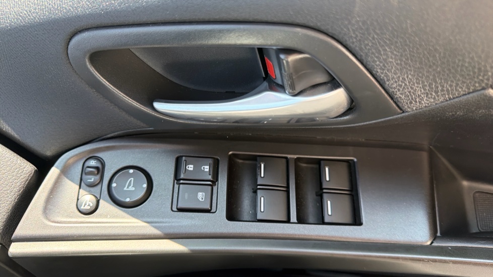 Honda Civic 1.8 i-VTEC SE Plus 5dr Auto [Nav] Petrol Hatchback - Image 25