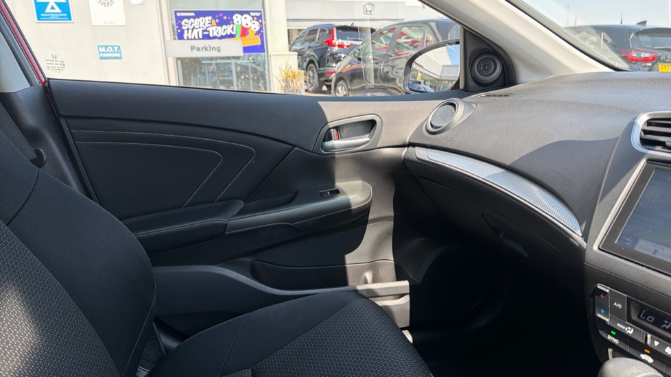 Honda Civic 1.8 i-VTEC SE Plus 5dr Auto [Nav] Petrol Hatchback - Image 29