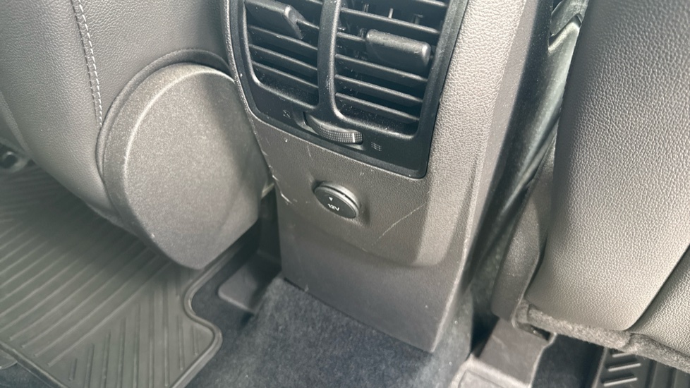 Ford Kuga 1.5 TDCi Titanium Edition 5dr 2WD Diesel Estate - Image 27