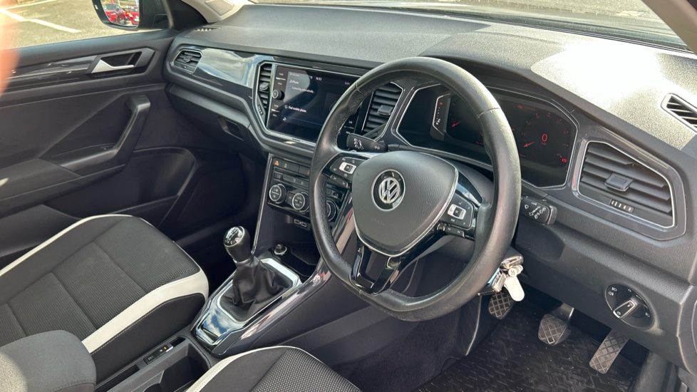 Volkswagen T-Roc 1.5 TSI EVO SEL 5dr Petrol Hatchback - Image 11