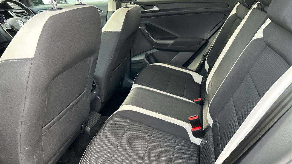 Volkswagen T-Roc 1.5 TSI EVO SEL 5dr Petrol Hatchback - Image 16