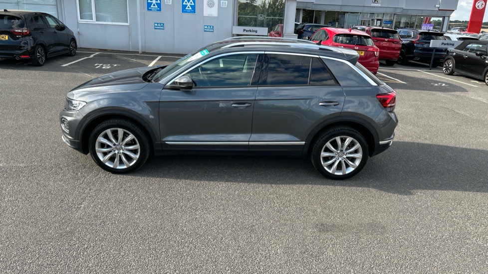 Volkswagen T-Roc 1.5 TSI EVO SEL 5dr Petrol Hatchback - Image 24