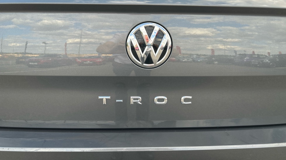 Volkswagen T-Roc 1.5 TSI EVO SEL 5dr Petrol Hatchback - Image 27