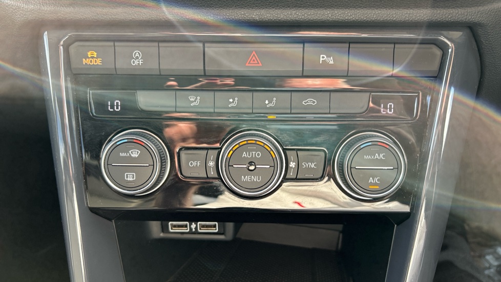 Volkswagen T-Roc 1.5 TSI EVO SEL 5dr Petrol Hatchback - Image 39
