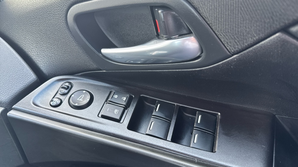 Honda Civic 1.8 i-VTEC SR 5dr Petrol Hatchback - Image 33