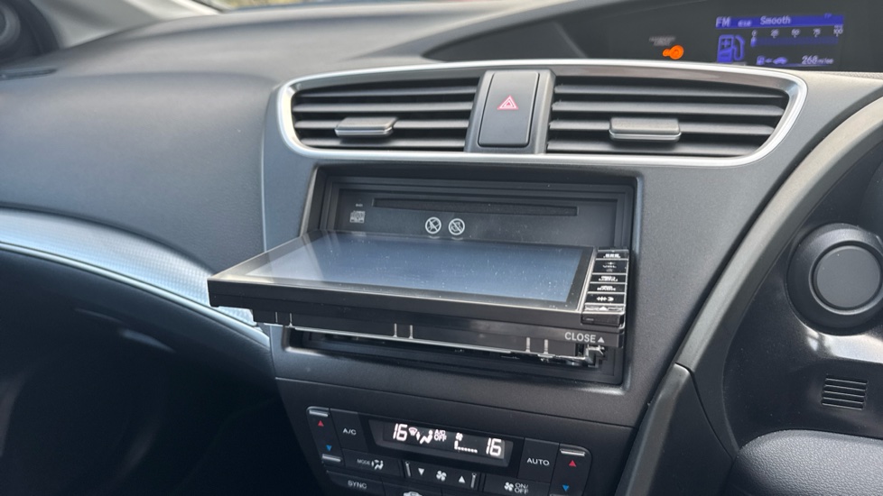 Honda Civic 1.8 i-VTEC SR 5dr Petrol Hatchback - Image 39