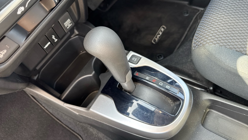 Honda Jazz 1.3 i-VTEC SE 5dr CVT Petrol Hatchback - Image 13
