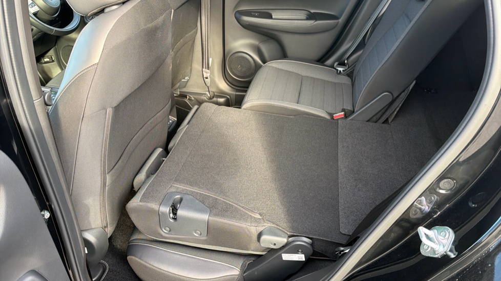 Honda Jazz 1.5 i-MMD Hybrid Crosstar Advance 5dr eCVT Hybrid Hatchback - Image 17