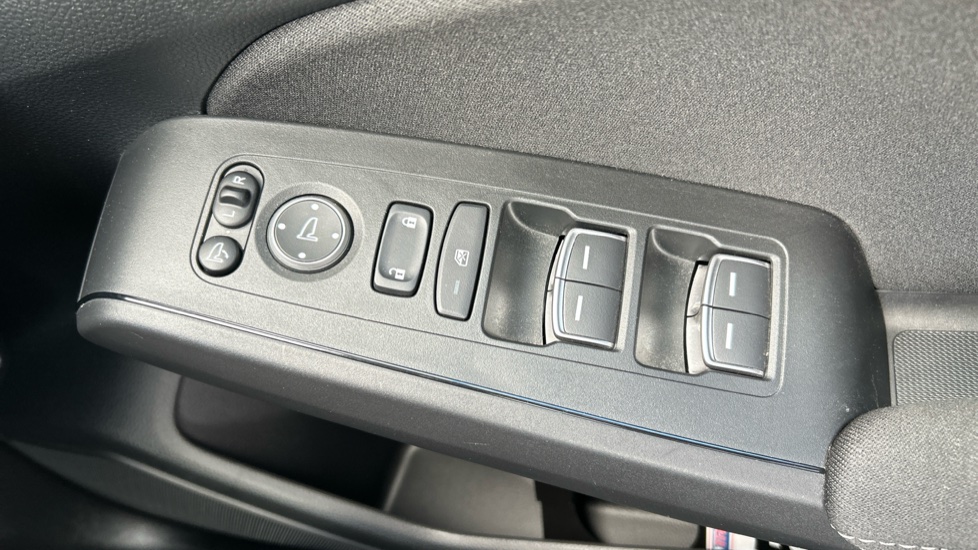 Honda Civic 2.0 eHEV Elegance 5dr CVT Hybrid Hatchback - Image 18